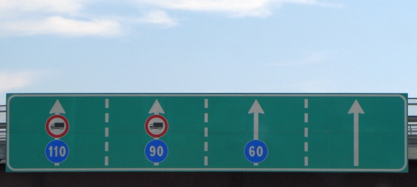 Vairavimas Italijos autostrados minimaliu greičiu