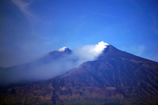 How to climb an Italian volcano How to climb an Italian volcano