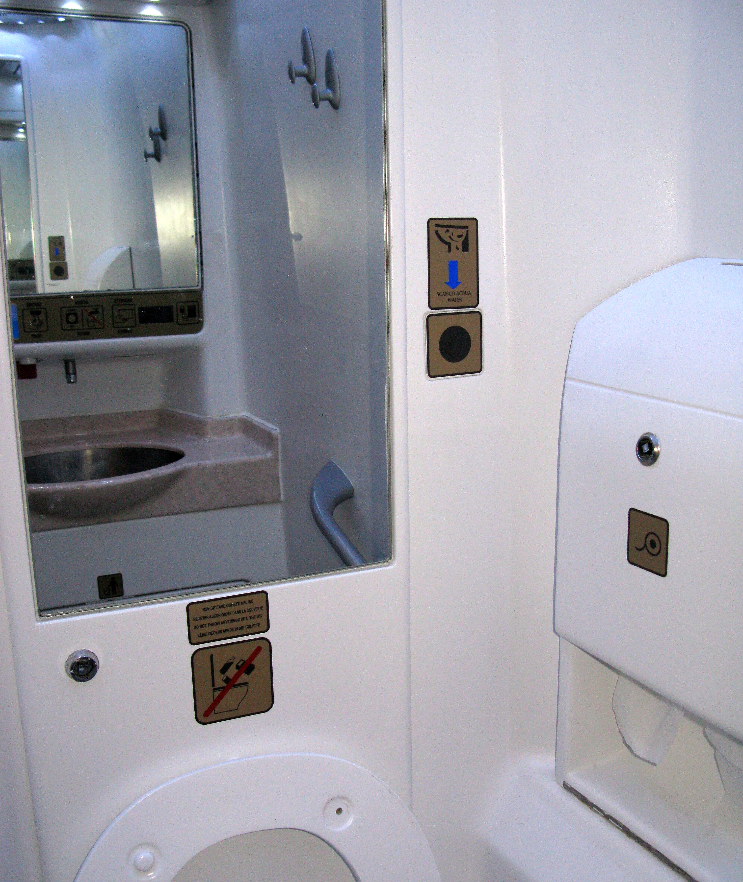 Italy train travel, Frecciarossa bathroom