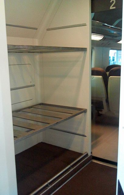 Italy train travel, train luggage storage 