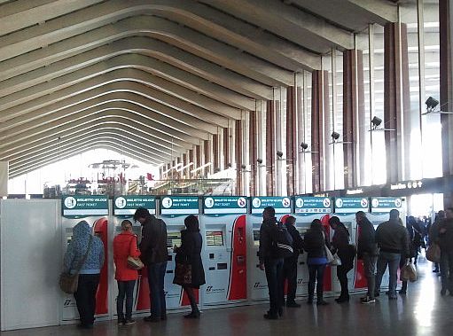Italy train travel, Roma Termini ticket machines