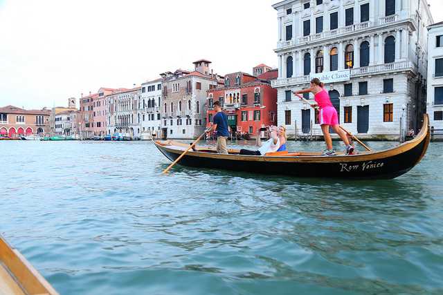 Rowing lessons, Venice Italy